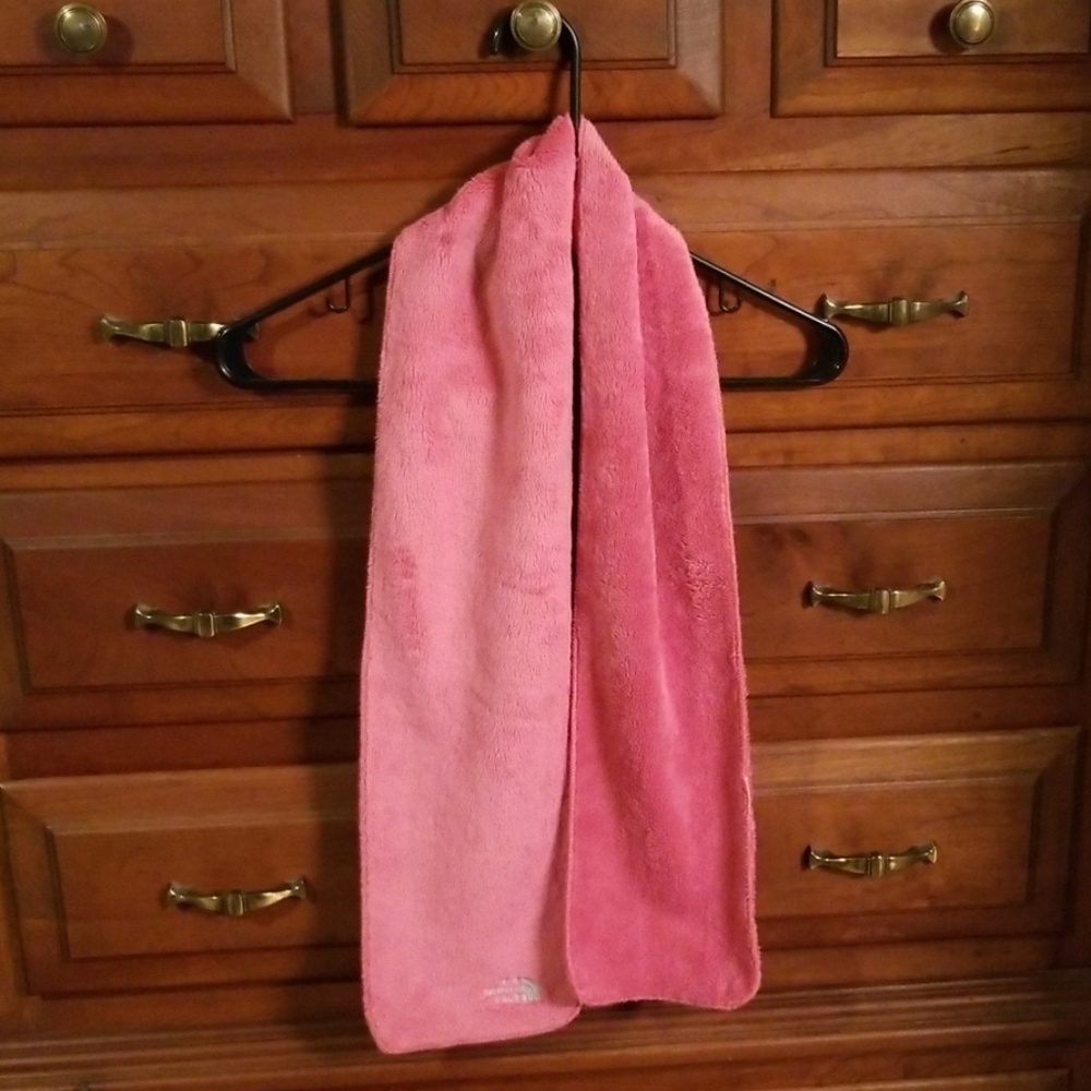 North Face Fleece Scarf pink